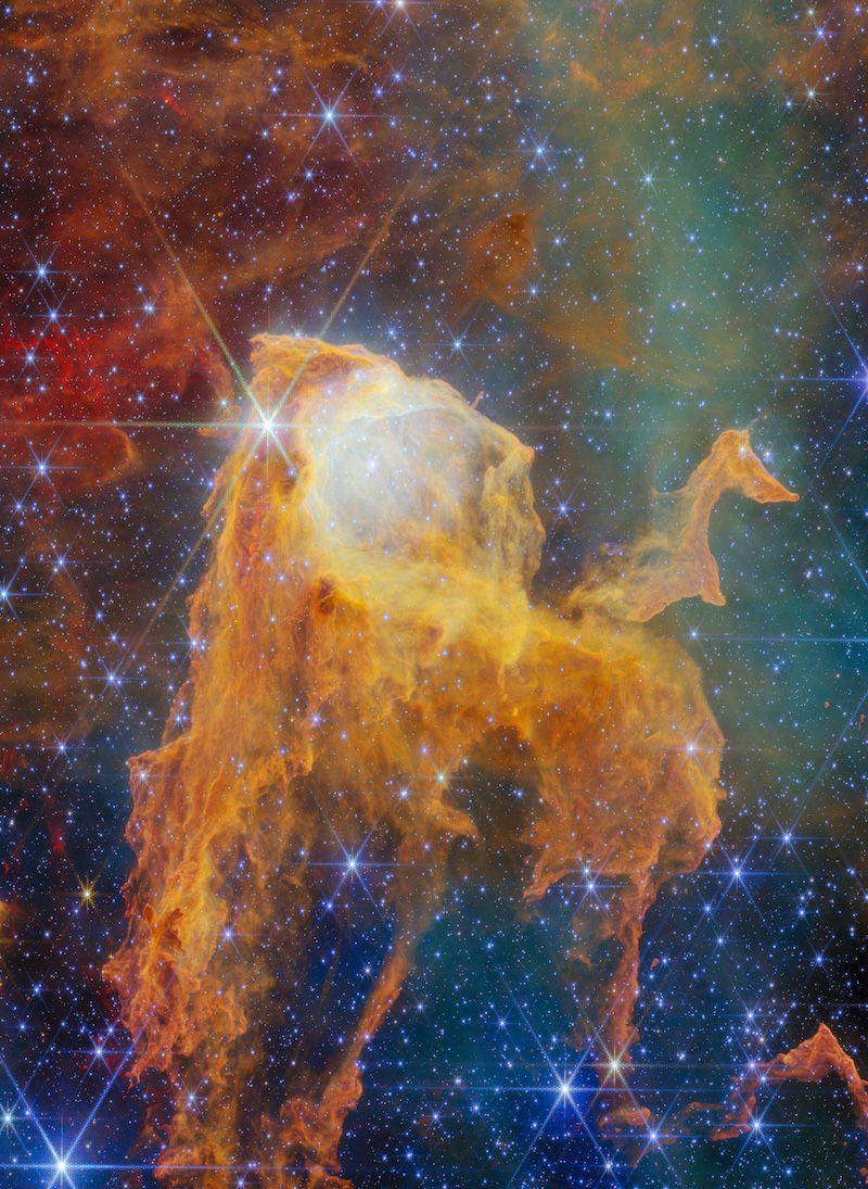 韦布望远镜拍摄的船底座星云尘埃柱：形似一只微微开启的宝箱，柱顶被星光雕出开口，柱身致密的尘埃纹路间透出背后的星野